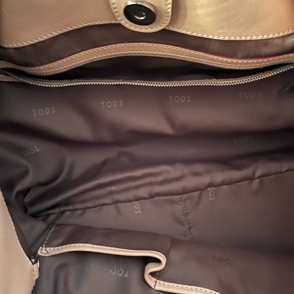 Tods brand all leather beige purse - Picture 14 of 15